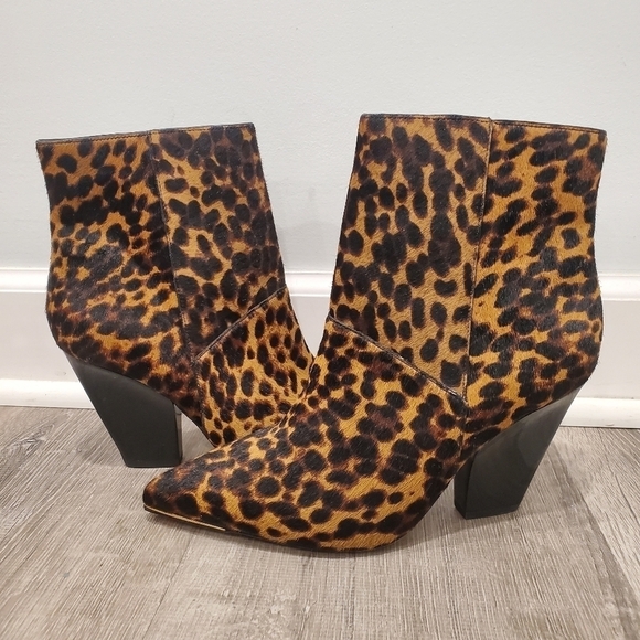 NEW Tory Burch Lila Leopard Pointed Toe Booties - Picture 2 of 9
